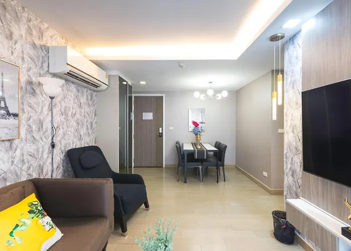 Dazzle Sukhumvit 7 By Lefoyer Bangkok