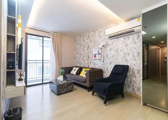 Dazzle Sukhumvit 7 By Lefoyer Bangkok