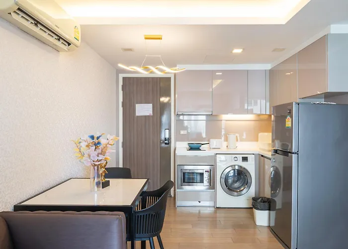 Appartamento Dazzle Sukhumvit 7 By Lefoyer Bangkok