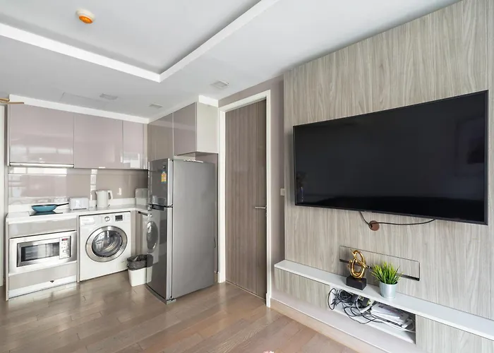 Dazzle Sukhumvit 7 By Lefoyer Bangkok