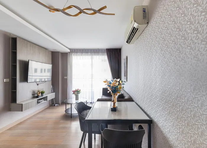 Dazzle Sukhumvit 7 By Lefoyer Appartamento
