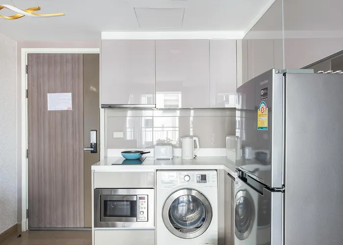 Appartamento Dazzle Sukhumvit 7 By Lefoyer Bangkok